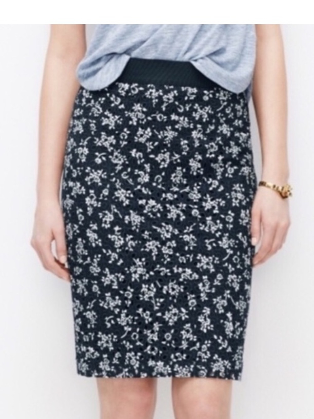 Ann Taylor Navy and White Floral Pencil Skirt